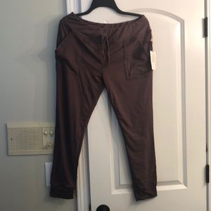 NWT Sz L Grace and Lace loggers